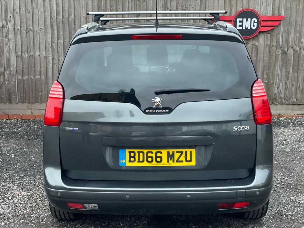 PEUGEOT 5008