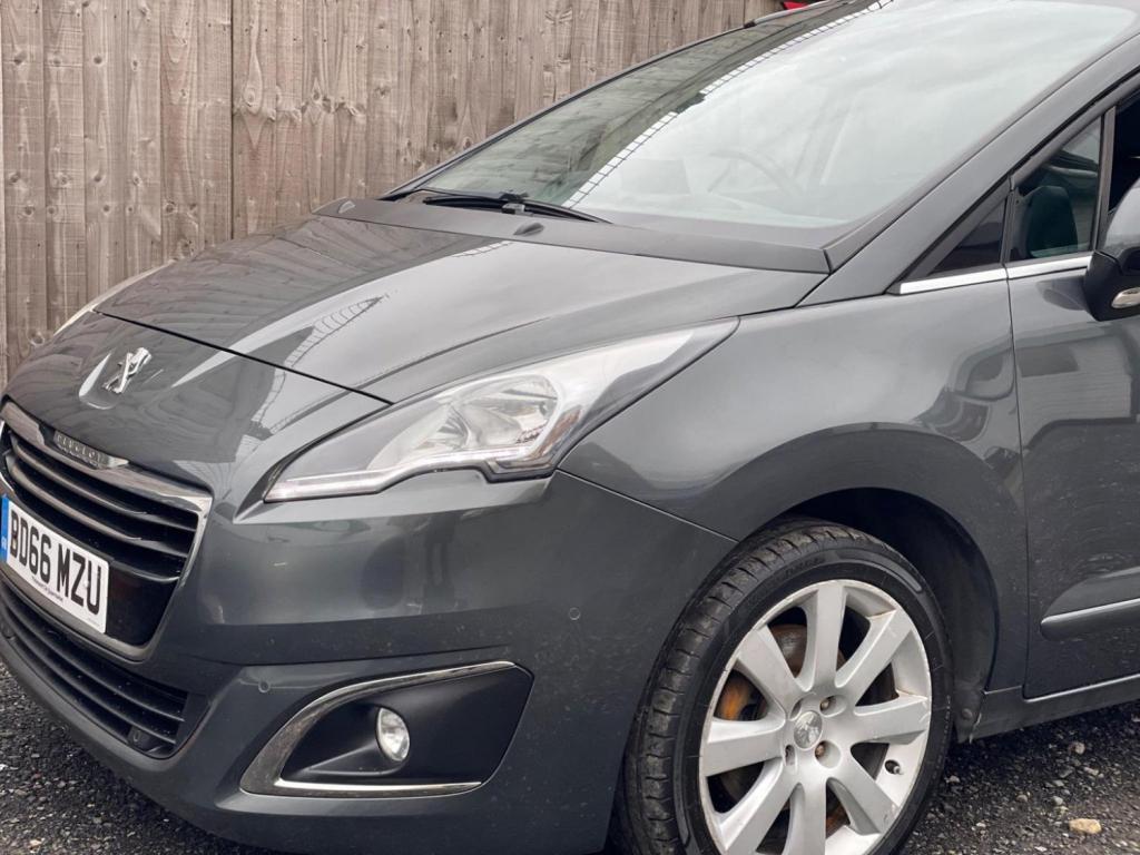 PEUGEOT 5008