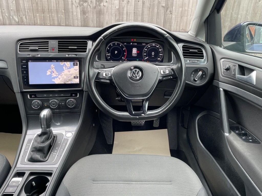 VOLKSWAGEN GOLF