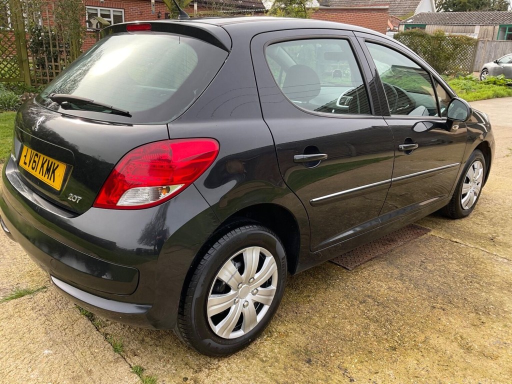 PEUGEOT 207