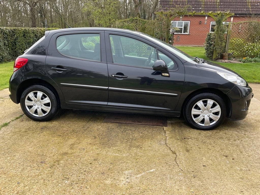 PEUGEOT 207