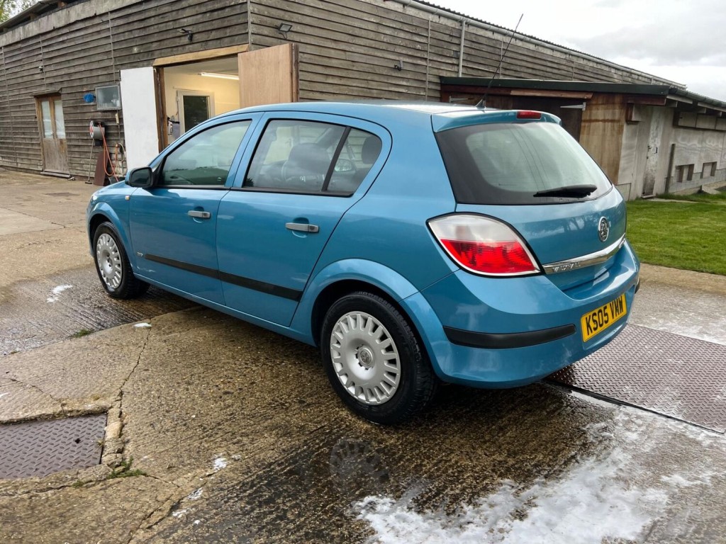 VAUXHALL ASTRA