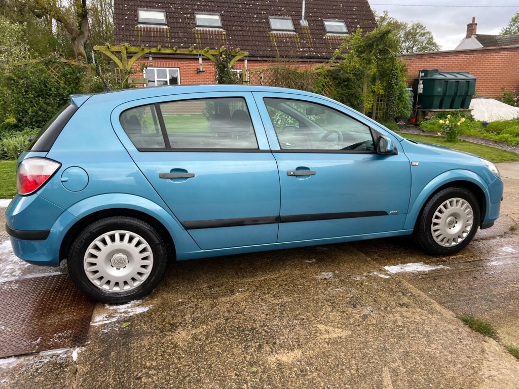 VAUXHALL ASTRA