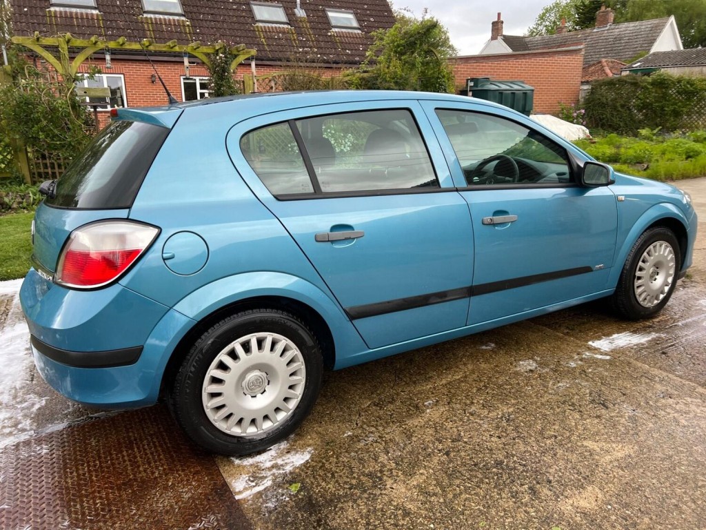 VAUXHALL ASTRA