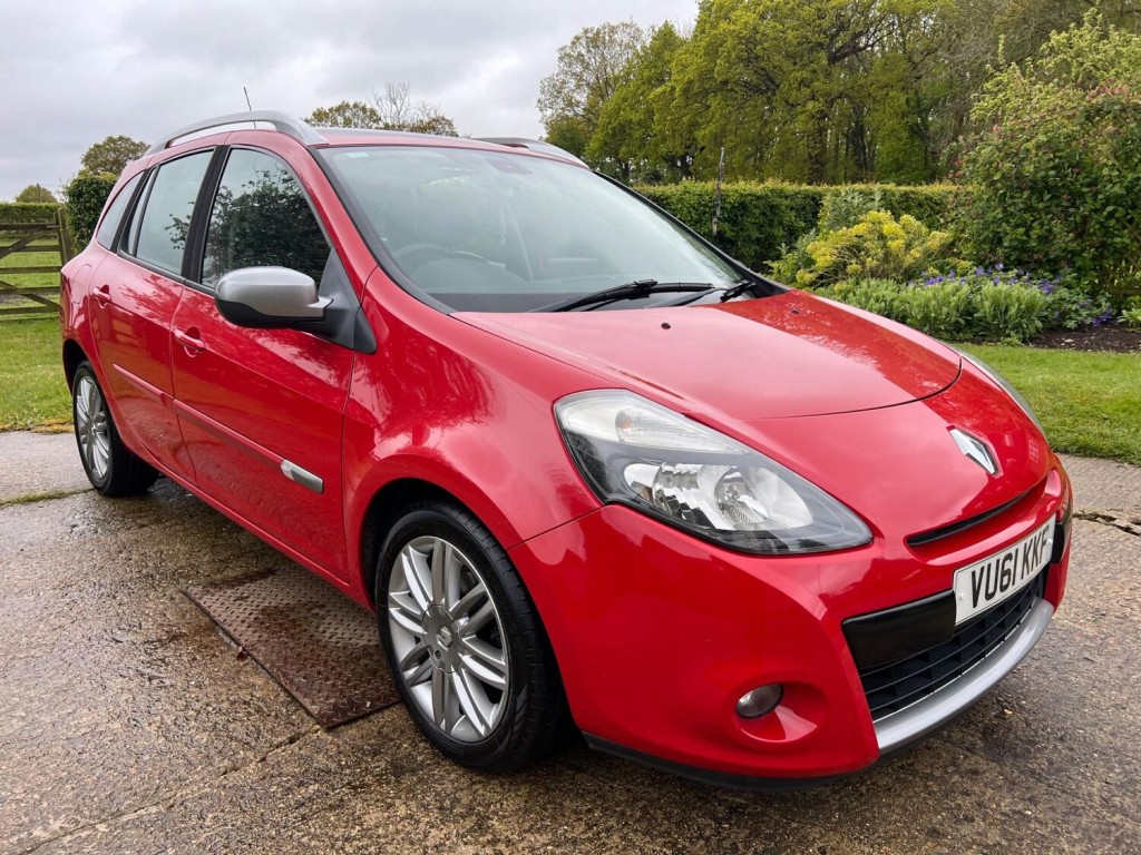 View RENAULT CLIO 1.5 dCi Dynamique TomTom Sport Tourer Euro 5 5dr