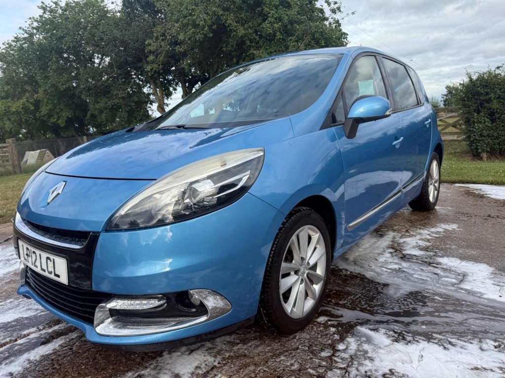View RENAULT SCENIC 1.6 dCi Dynamique TomTom Euro 5 (s/s) 5dr