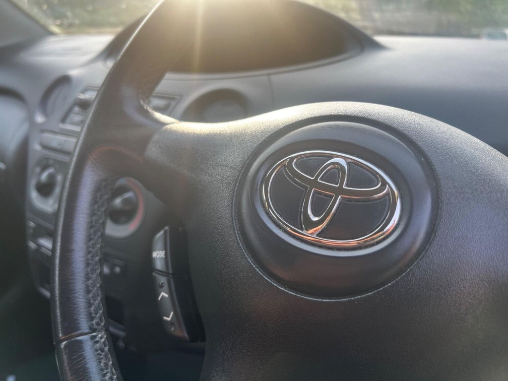 TOYOTA YARIS