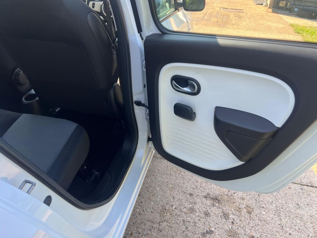 RENAULT TWINGO