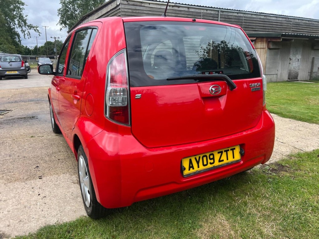 DAIHATSU SIRION