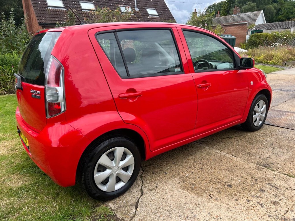DAIHATSU SIRION