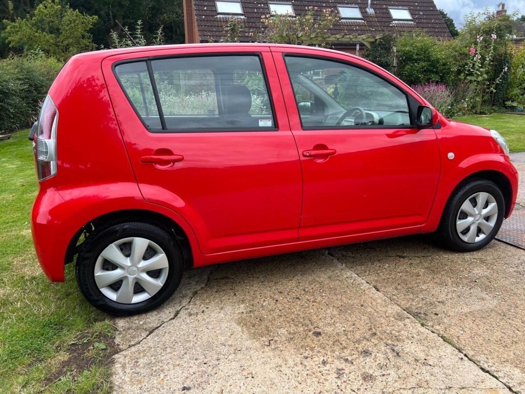 DAIHATSU SIRION