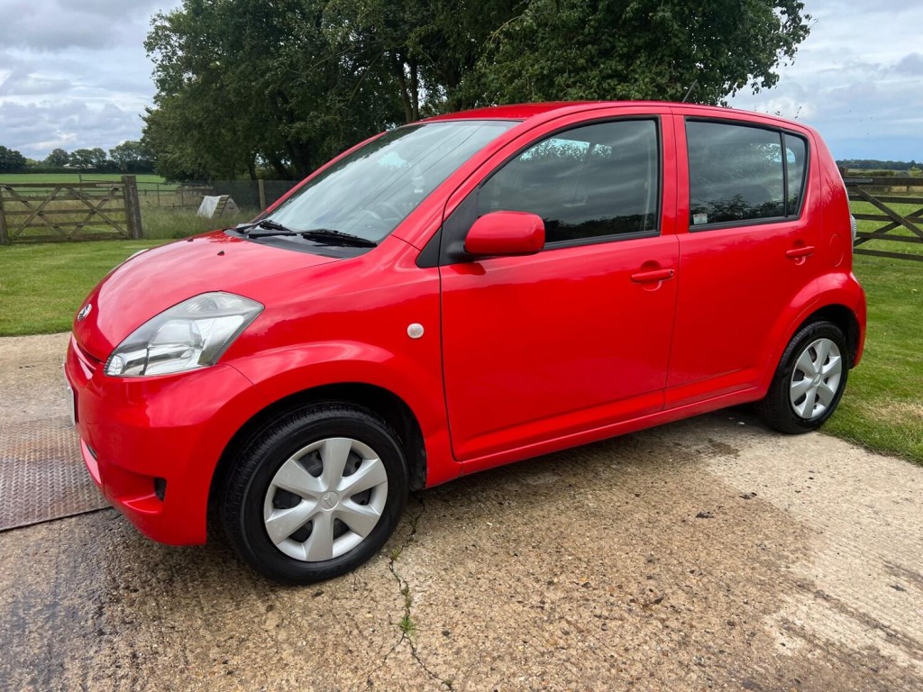 DAIHATSU SIRION