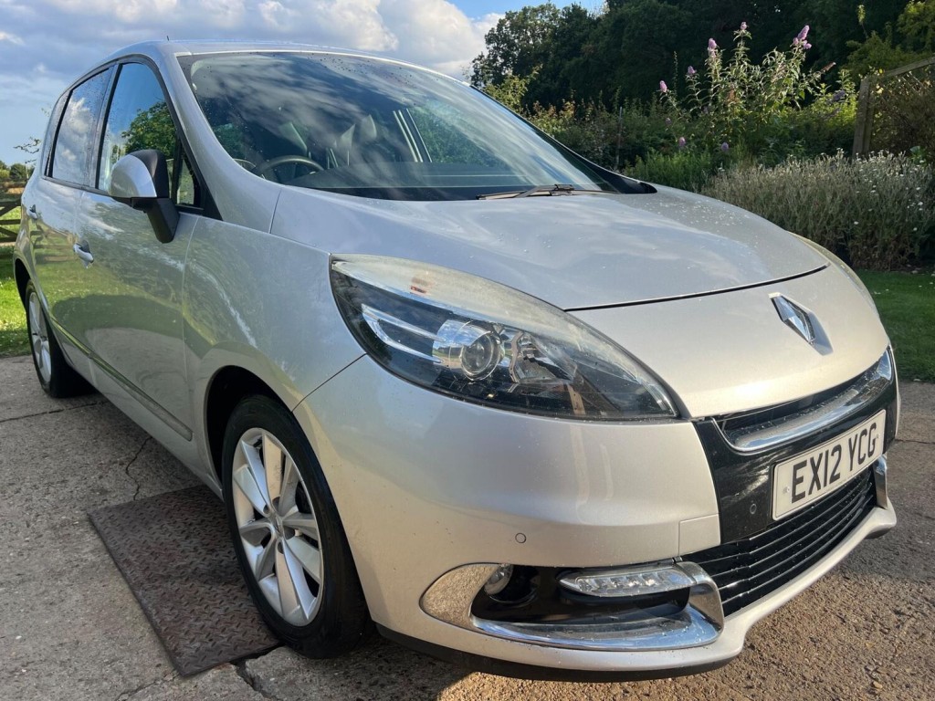 View RENAULT SCENIC 1.6 dCi Dynamique TomTom Euro 5 (s/s) 5dr