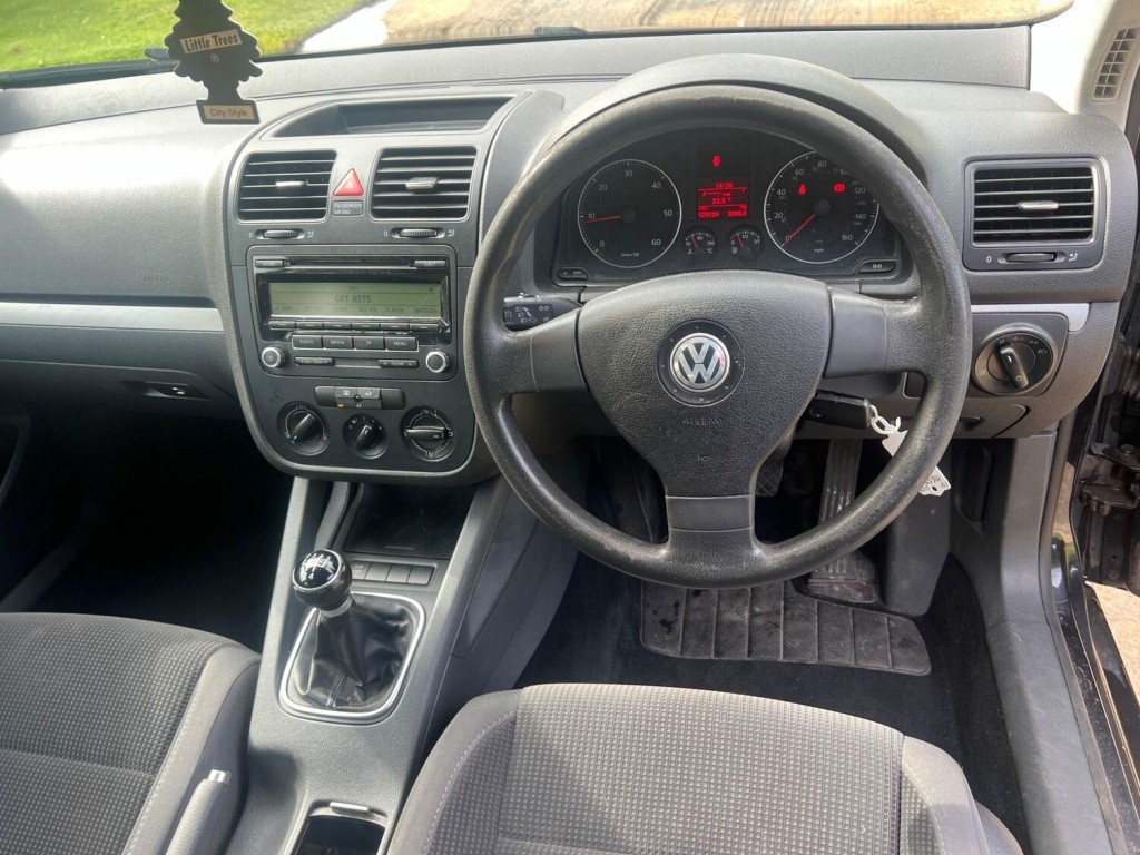 VOLKSWAGEN GOLF