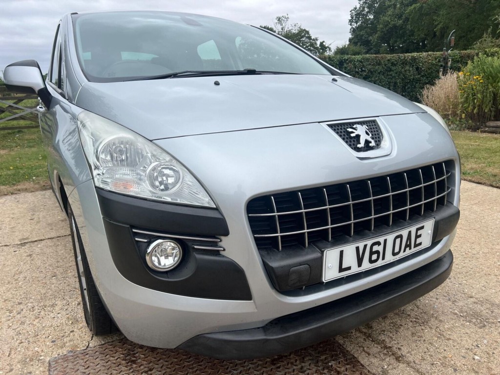 View PEUGEOT 3008 1.6 HDi Sport Euro 5 5dr