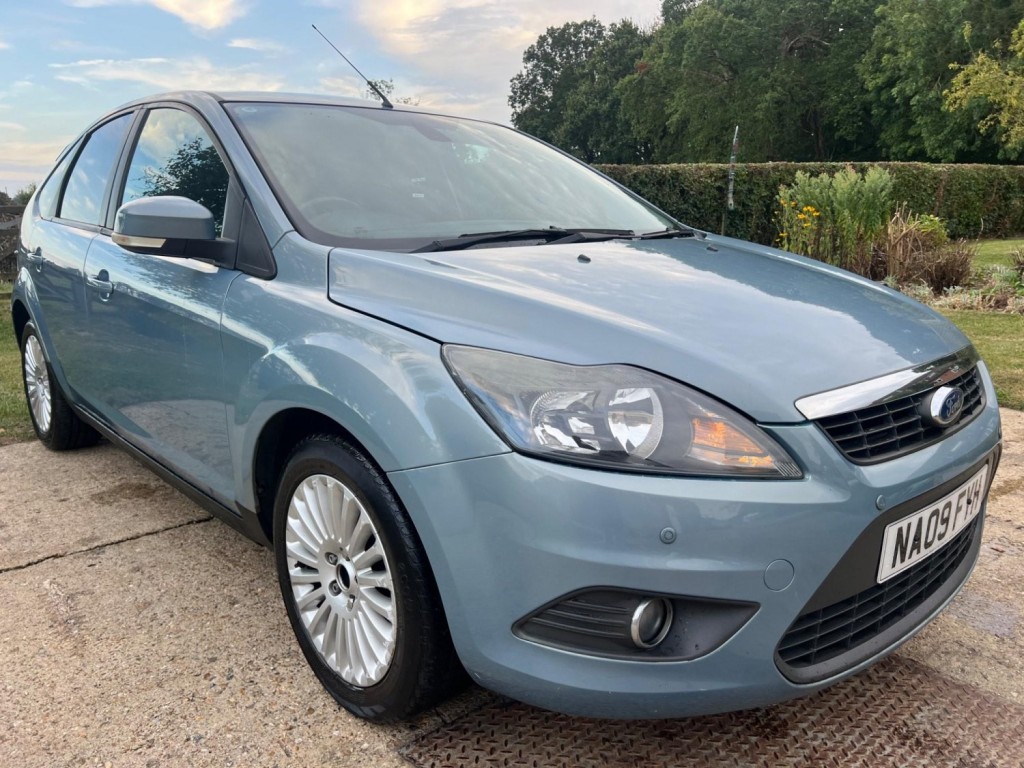 View FORD FOCUS 1.6 TDCi DPF Titanium 5dr