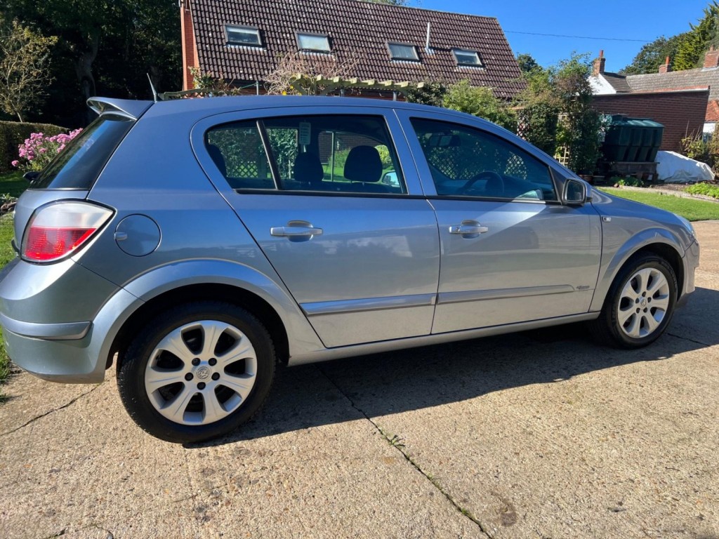 VAUXHALL ASTRA