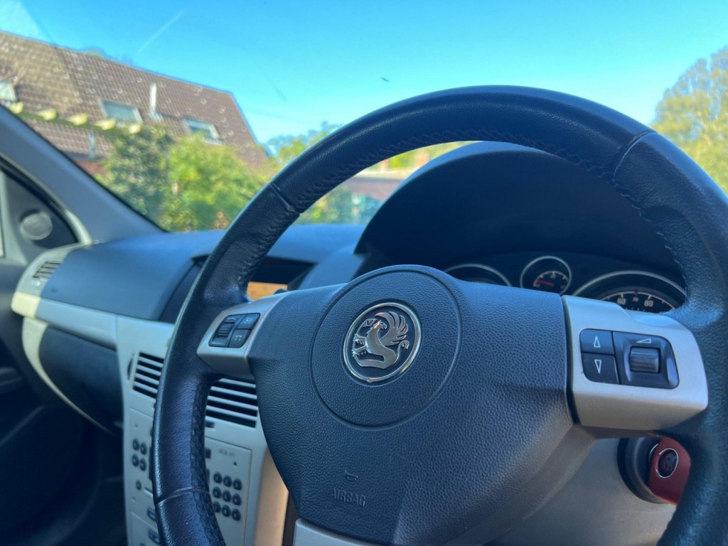 VAUXHALL ASTRA