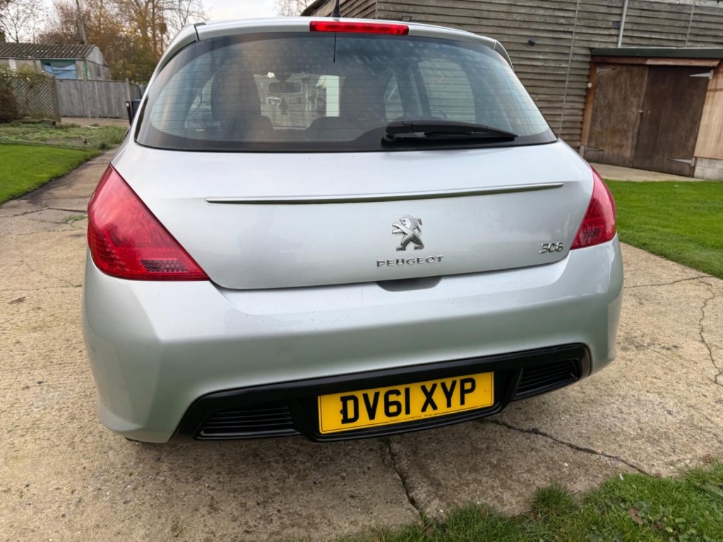 PEUGEOT 308