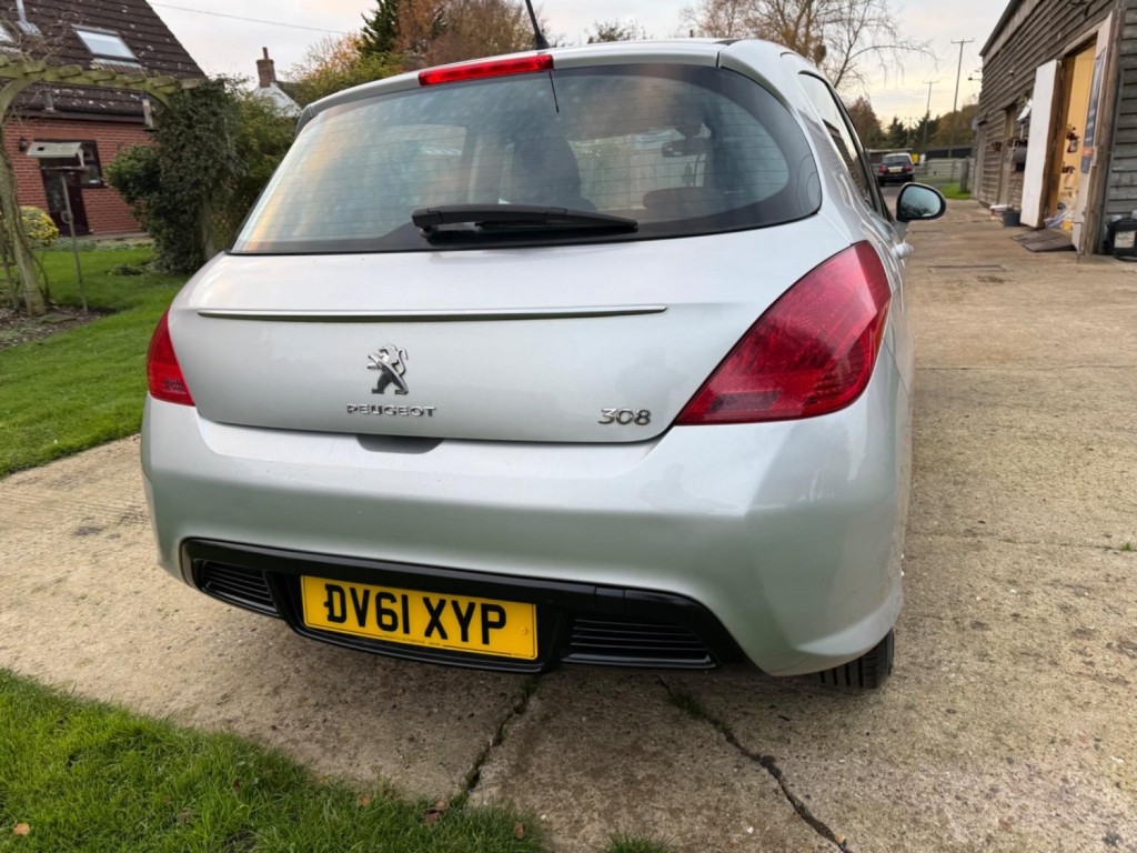 PEUGEOT 308