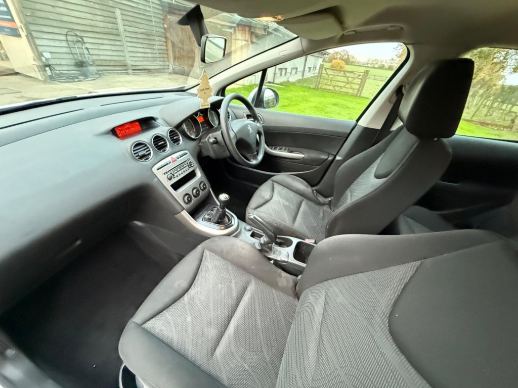 PEUGEOT 308