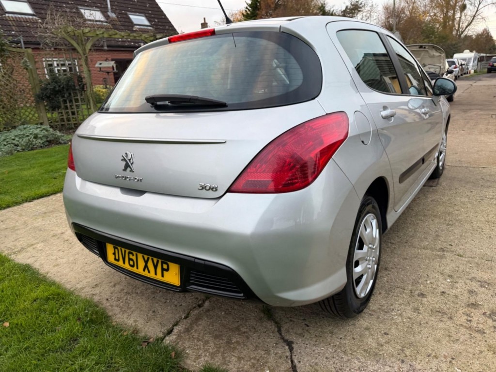 PEUGEOT 308
