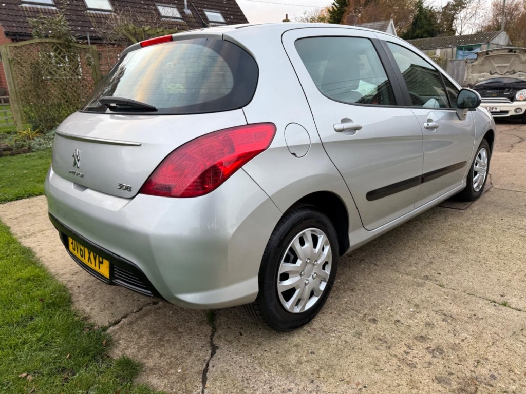PEUGEOT 308