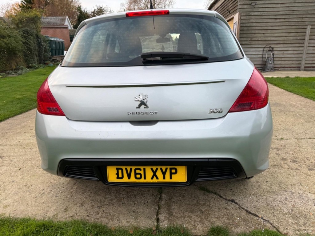 PEUGEOT 308