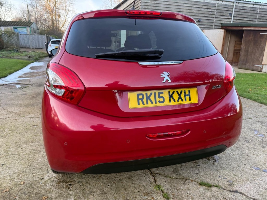 PEUGEOT 208