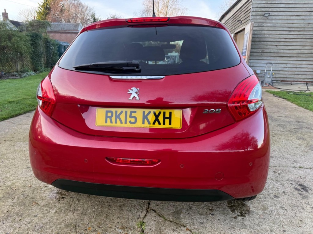 PEUGEOT 208