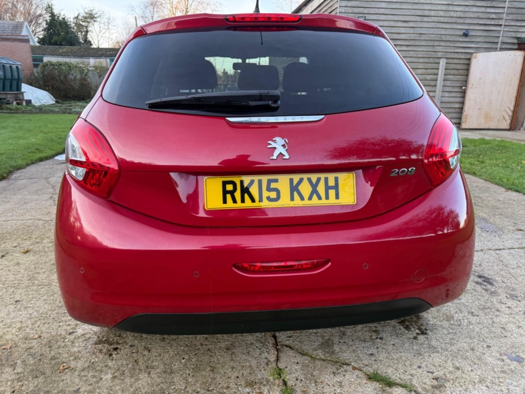 PEUGEOT 208