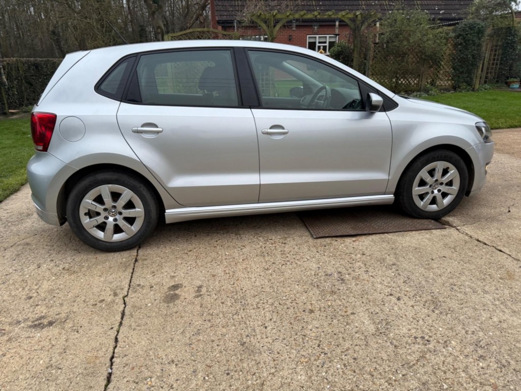 VOLKSWAGEN POLO