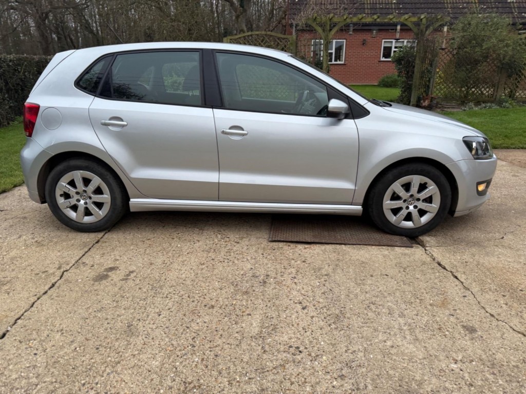 VOLKSWAGEN POLO