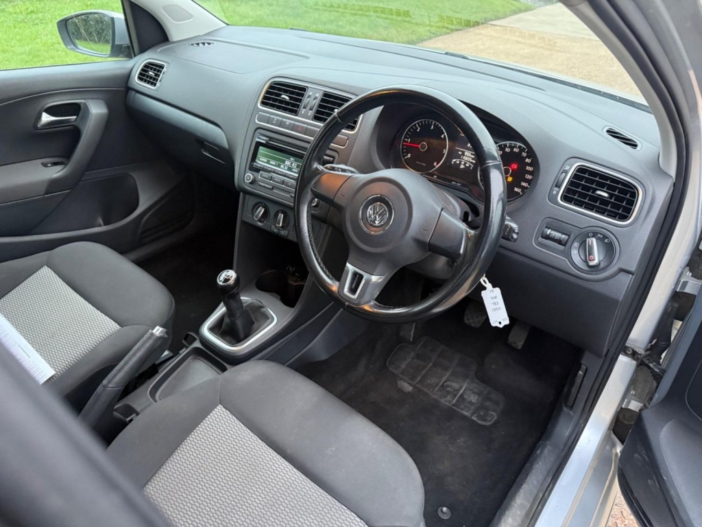 VOLKSWAGEN POLO