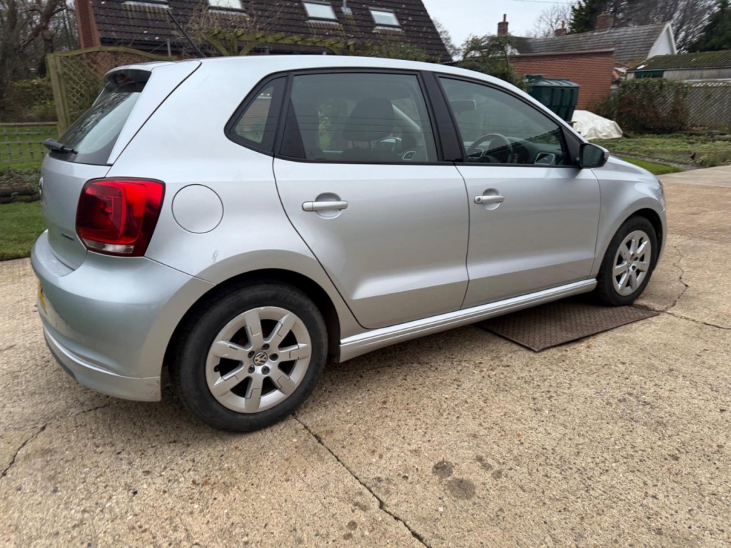 VOLKSWAGEN POLO