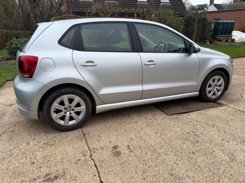 VOLKSWAGEN POLO