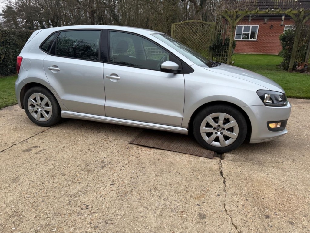 VOLKSWAGEN POLO