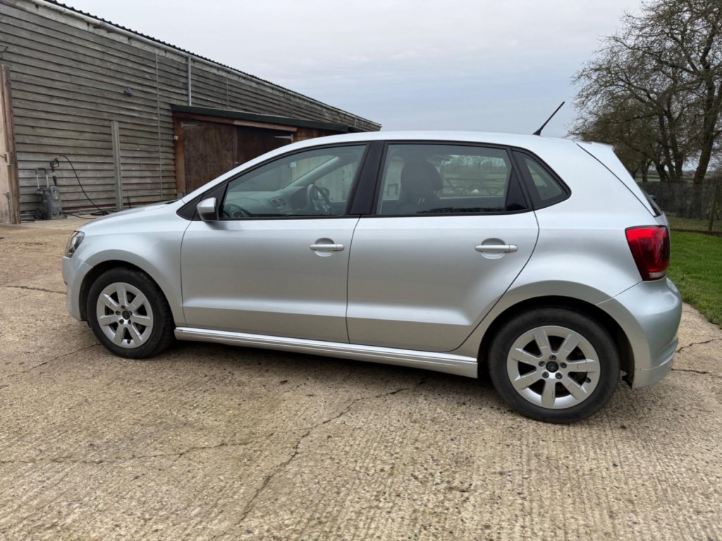 VOLKSWAGEN POLO