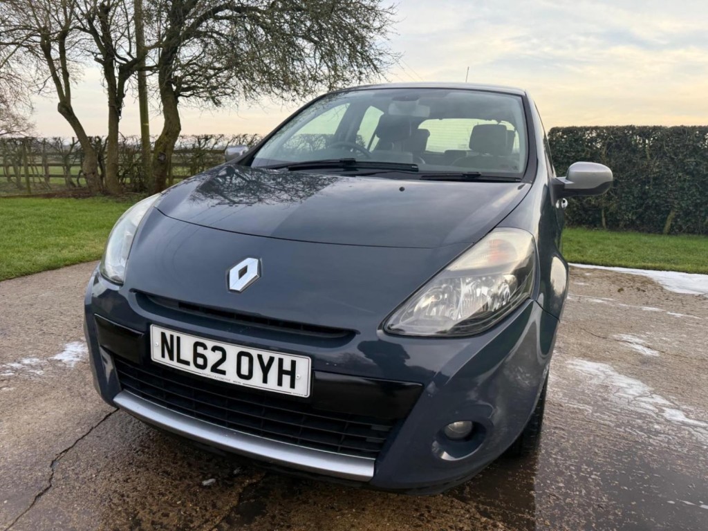 View RENAULT CLIO 1.2 Dynamique TomTom Euro 5 5dr