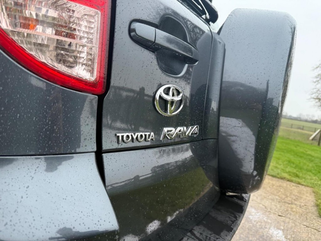 TOYOTA RAV4
