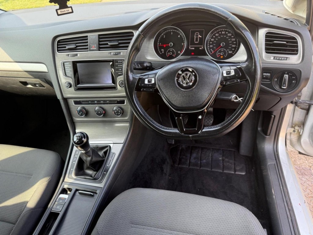 VOLKSWAGEN GOLF