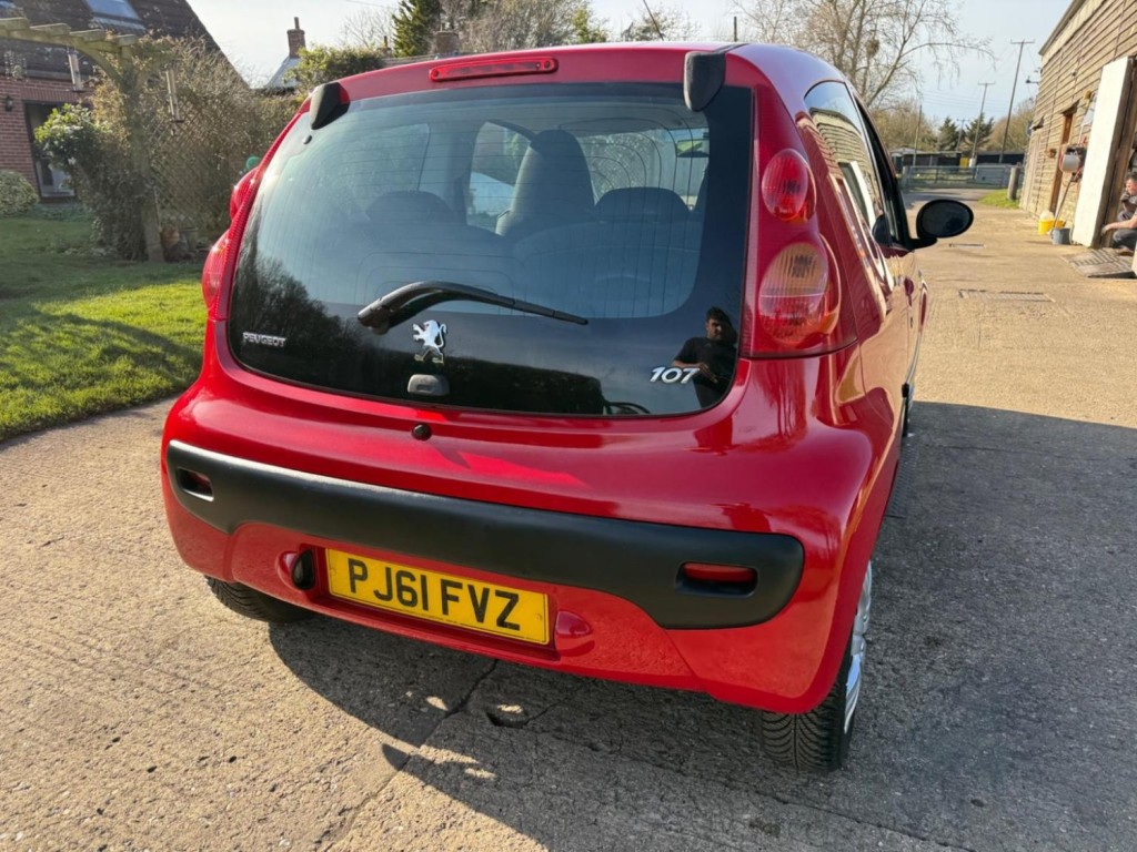 PEUGEOT 107