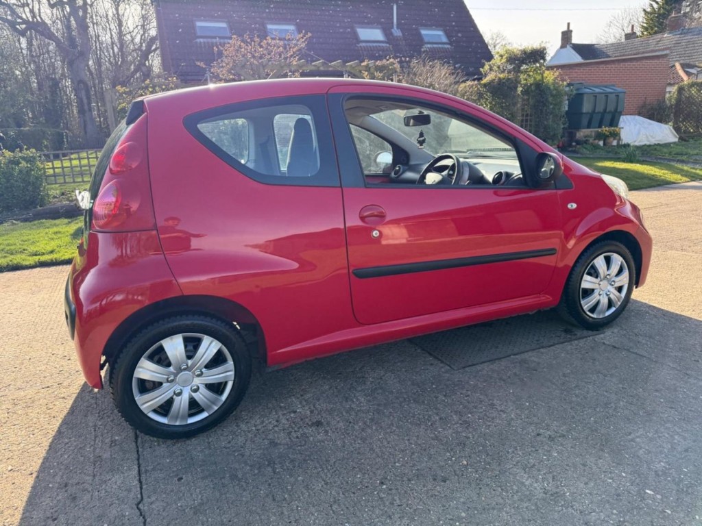 PEUGEOT 107