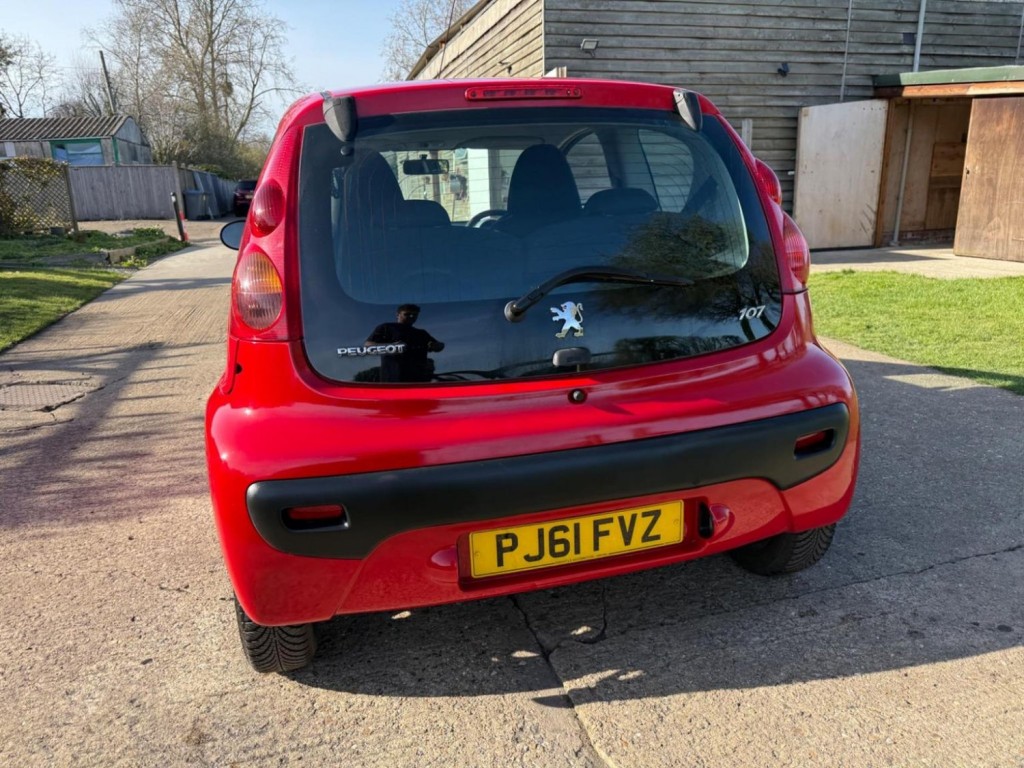 PEUGEOT 107