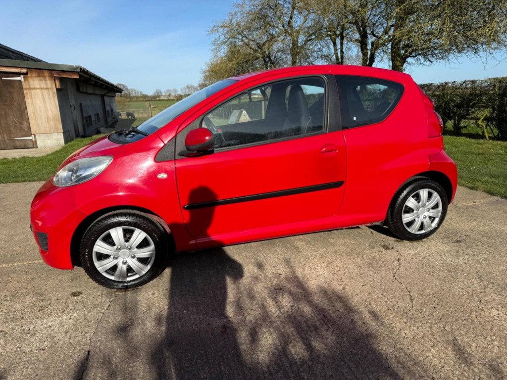 PEUGEOT 107