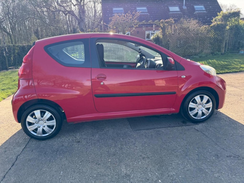 PEUGEOT 107