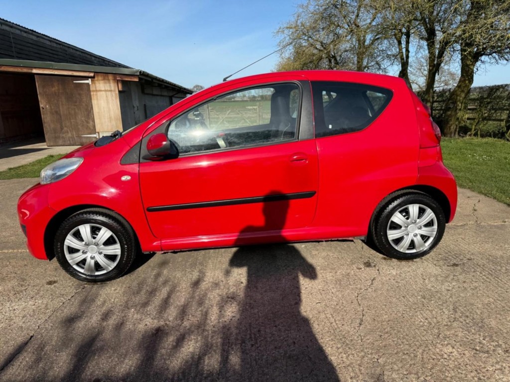 PEUGEOT 107