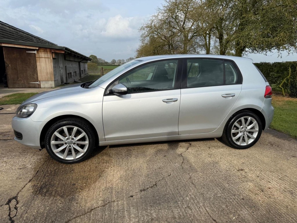 VOLKSWAGEN GOLF