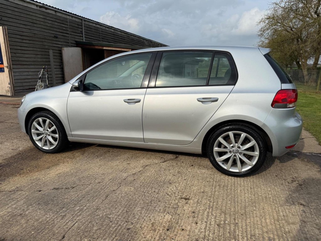 VOLKSWAGEN GOLF