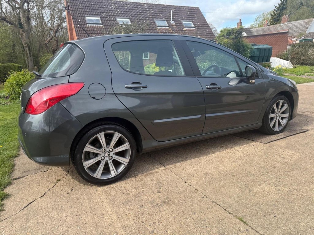 PEUGEOT 308